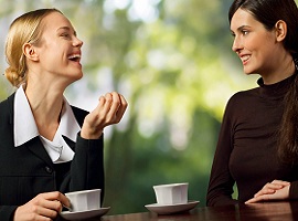 две девушки с кофе